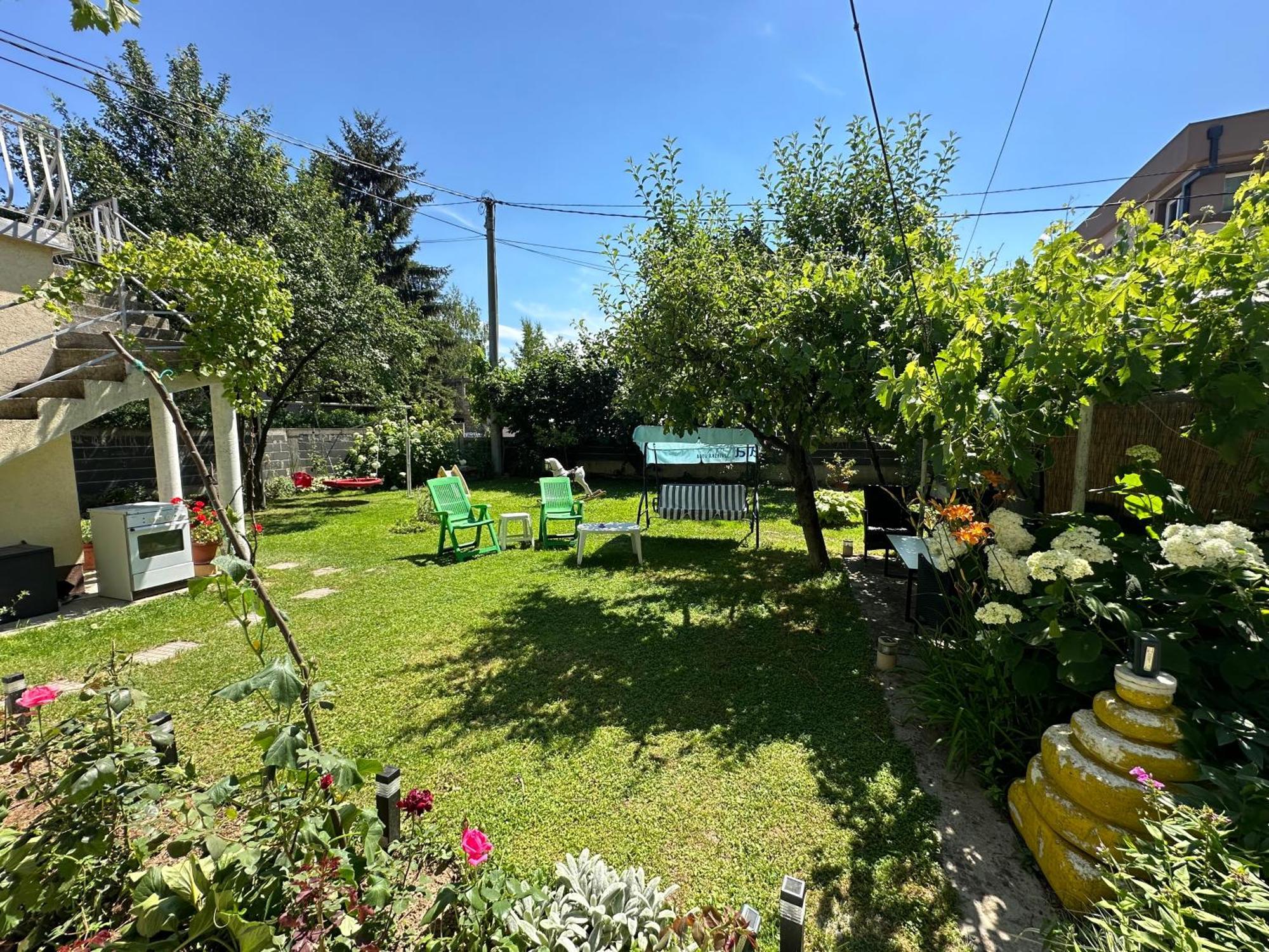 Large With Beautiful Garden 5 Minutes Away From Airport At Karla Mijica 31 Sarajevo